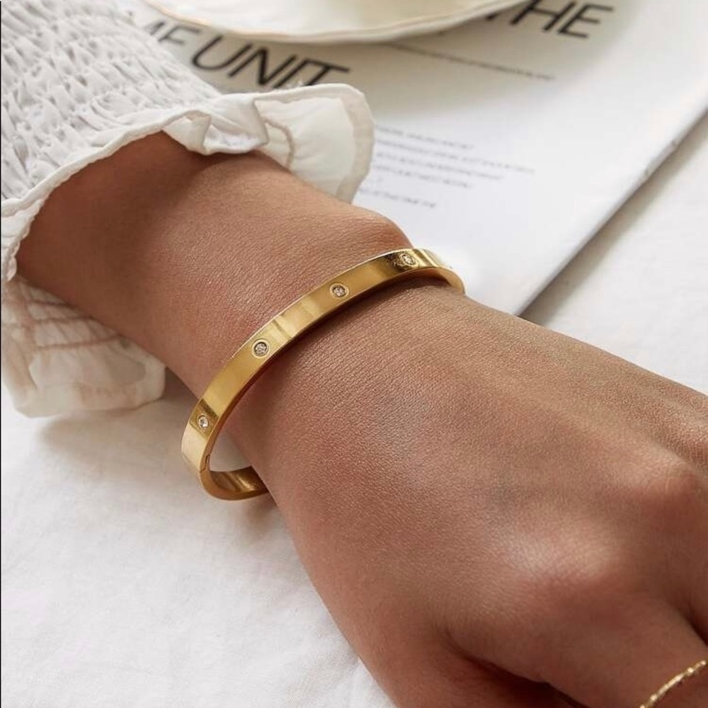 Women’s Rhinestone Decor love Bracelet gold‎